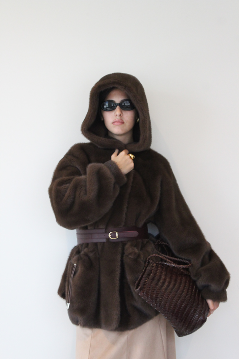 Chaqueta de piel sintética larga con capucha