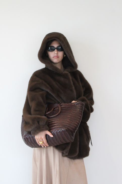 Chaqueta de piel sintética larga con capucha