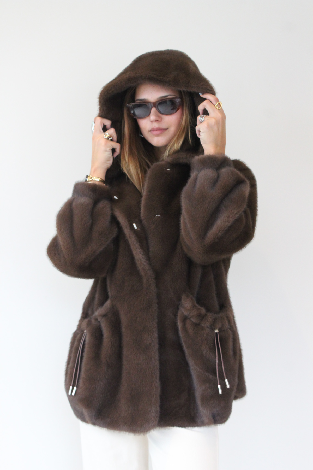 Chaqueta de piel sintética larga con capucha