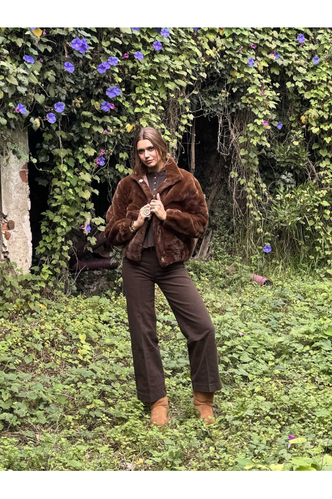 Chaqueta de piel sintética corta