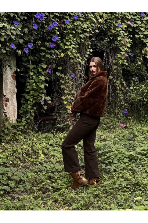 Chaqueta de piel sintética corta