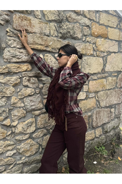 Pantalón denim burdeos