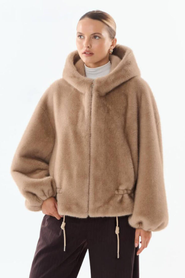 Chaqueta Yeti de pelo sintético beige con capucha y cordón en el bajo