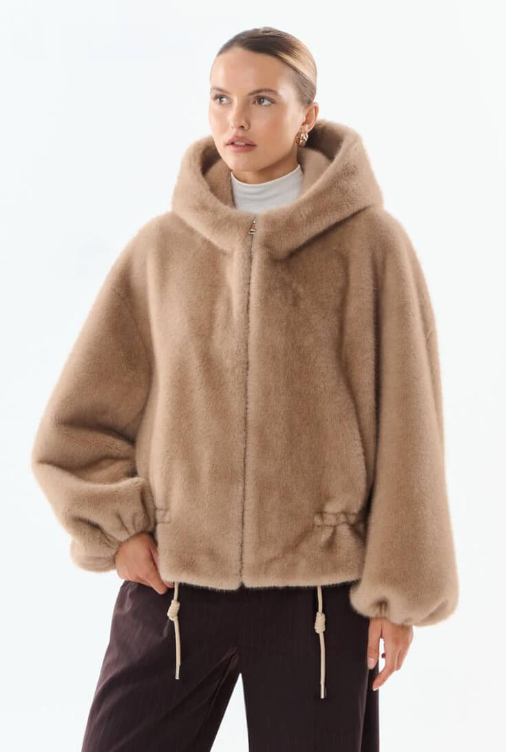 Chaqueta Yeti de pelo sintético beige con capucha y cordón en el bajo