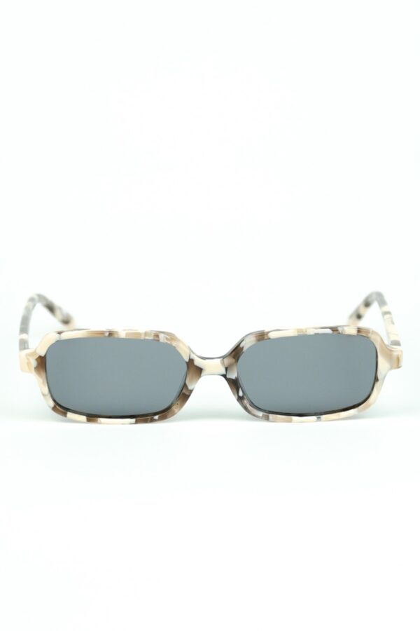 Gafas de sol PES de Minor Eyewear en jungla, vista frontal