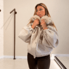 Chaqueta Yvette crudo con mangas abullonadas y puños elásticos