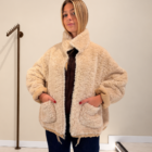 Abrigo Dakota reversible beige de pelo con bolsillos de parche