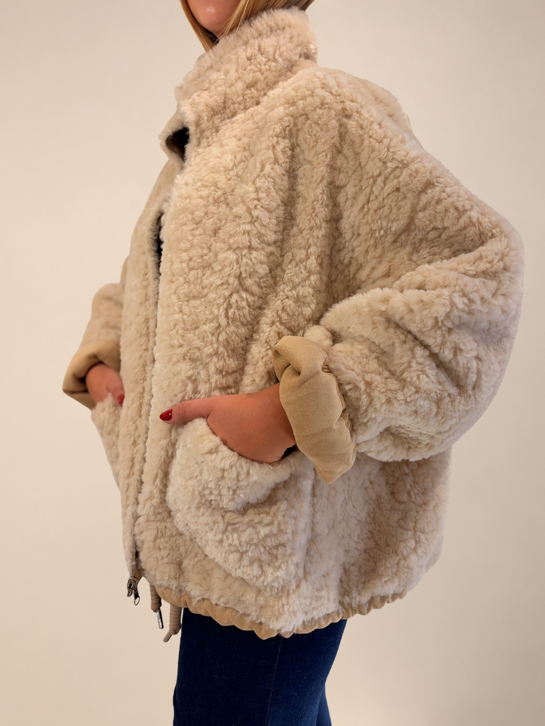 Abrigo Dakota reversible beige por la cara de pelo, vista de perfil