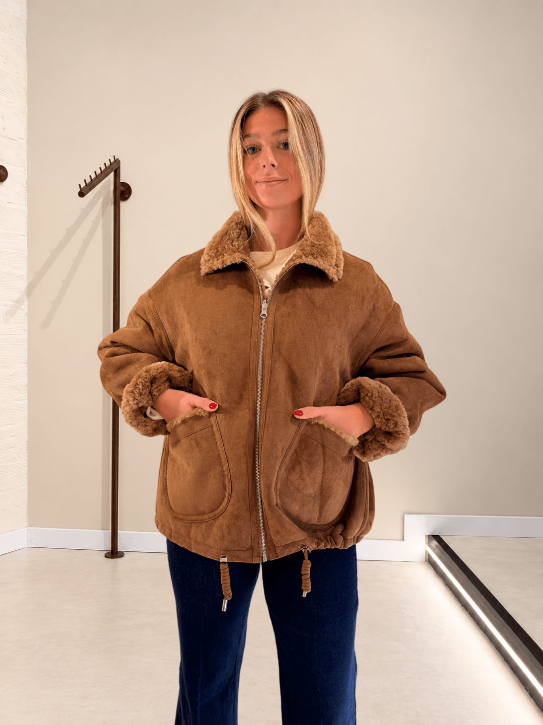 Abrigo Dakota reversible marrón con cremallera y bolsillos de pelo