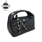 Bolso Media Luna de piel italiana negro con tachuelas doradas sobre fondo blanco
