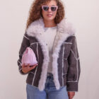 Bolso Media Luna de piel italiana rosa con chaqueta de antelina y borreguito y gafas rosas