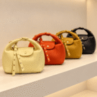 Colección de bolsos Media Luna en amarillo pastel, naranja, mostaza y negro en la tienda